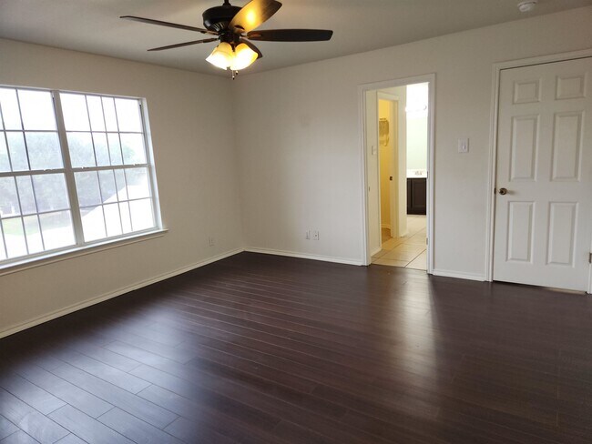 Building Photo - 1701 Port Lavaca St