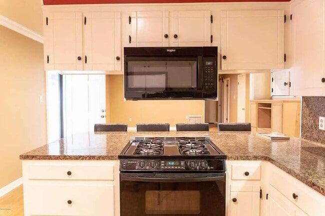 Building Photo - FOR RENT in LAFAYETTE!