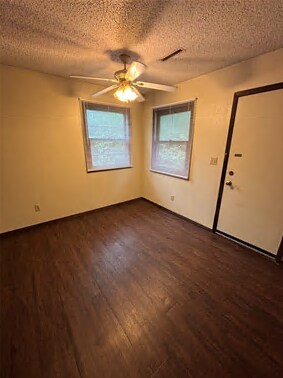 Building Photo - 1461 Valley View Dr