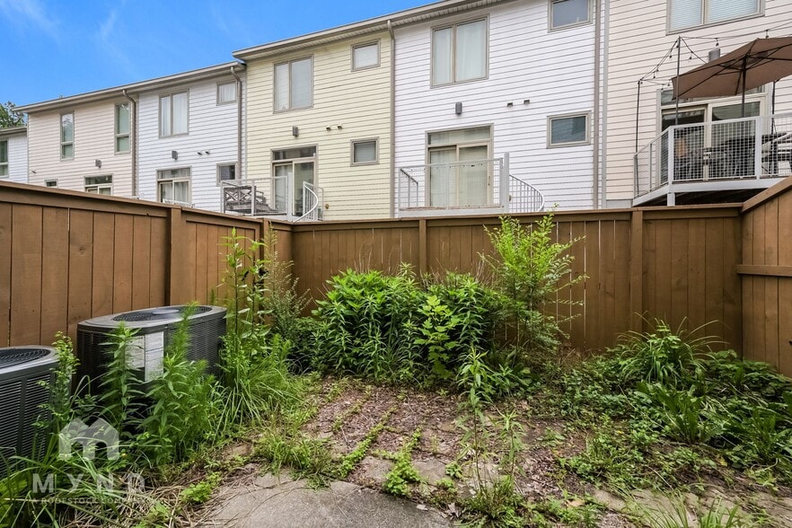 Building Photo - 1379 Stirling Cir NW