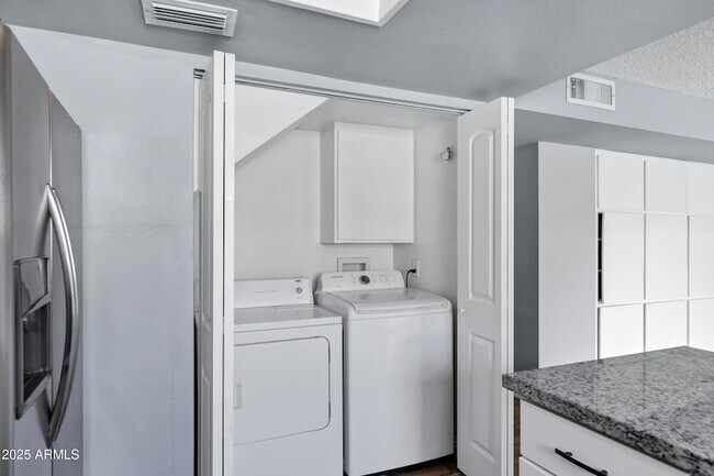 Building Photo - 14 E Hermosa Dr