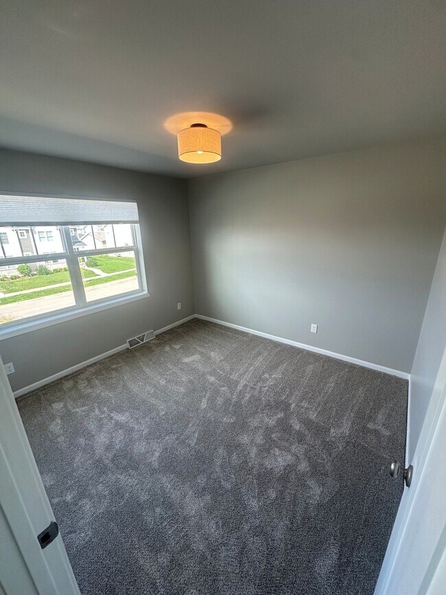 Building Photo - 533 Redan Dr