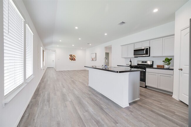 Building Photo - 5706 Simcrest Grove Dr