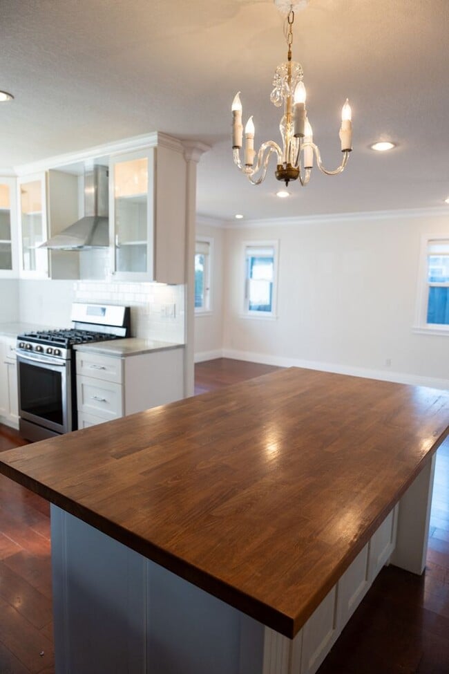 Building Photo - Wow! What a Great Home! Available Now!