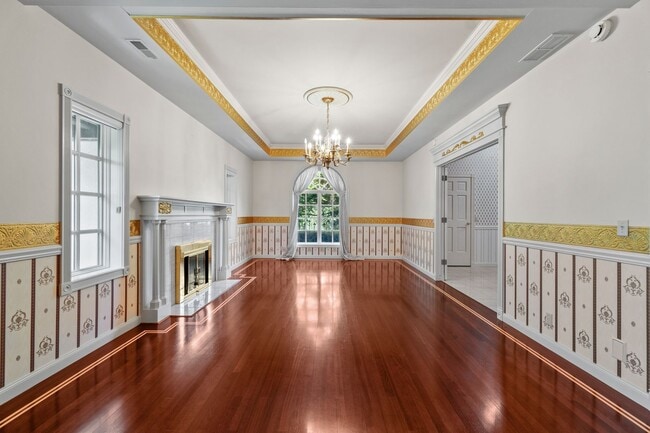 Building Photo - "Experience Luxury Living: Expansive 4-Bedroom Retreat Estate with Scenic Views and Elegant Finis...