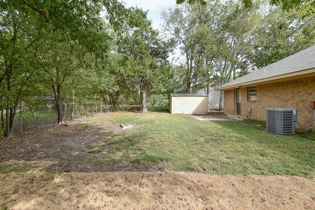 Building Photo - 4008 Templeton St