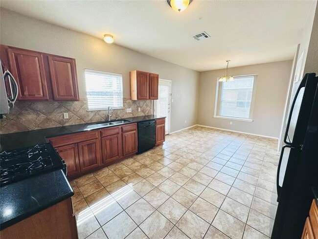 Building Photo - 1709 McClannahan Dr