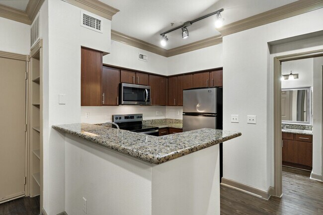 Building Photo - Move In Easy — $0 Deposit!