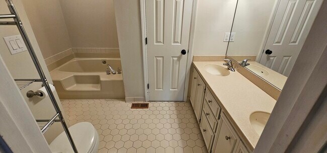 Building Photo - 812 Cape Cod Ct