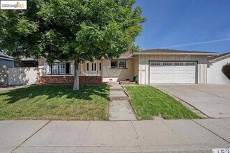 Building Photo - 1537 Heartwood Dr