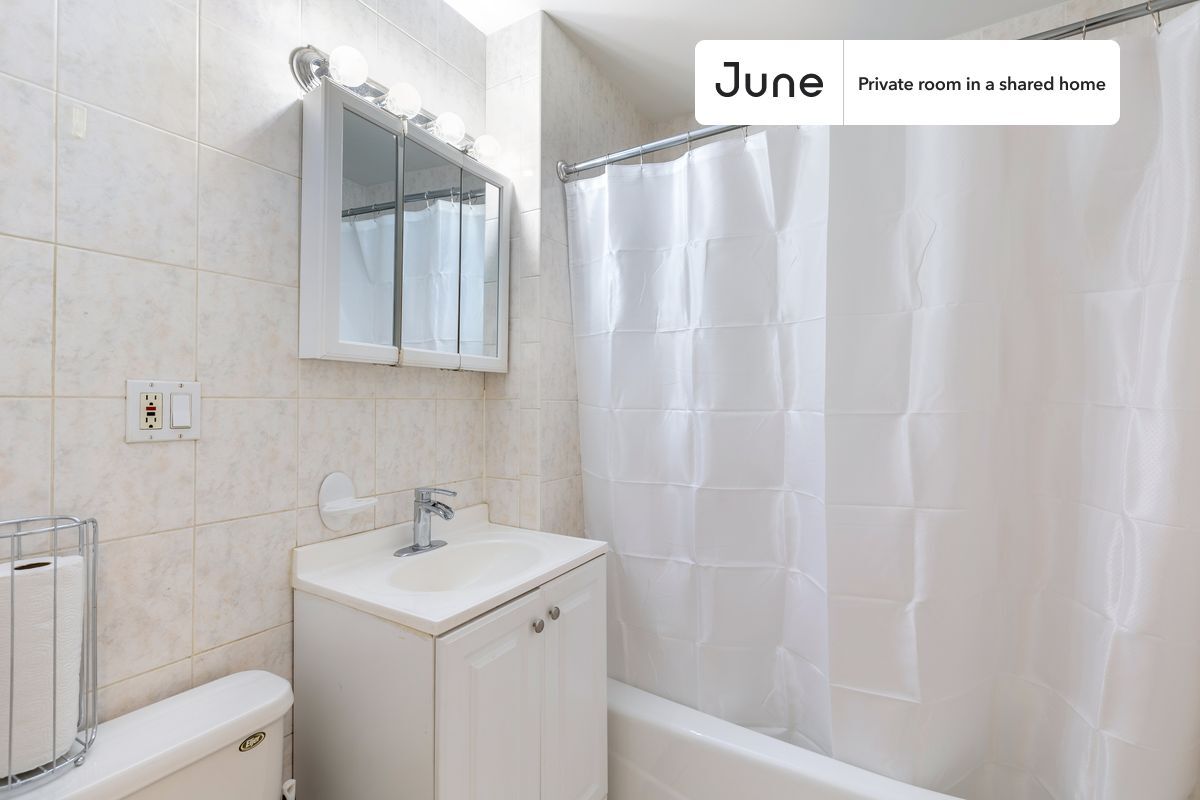 Building Photo - Room in Shared 3 bed/1 bath home