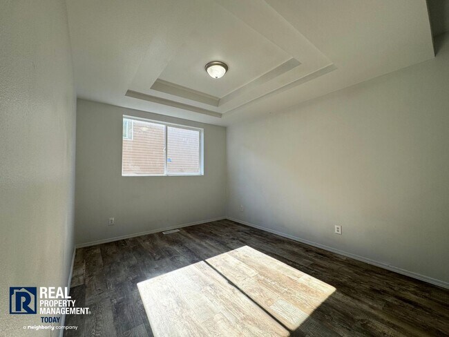 Building Photo - Spacious 4-bedroom home!