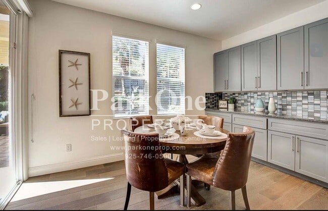 Building Photo - Stunning Montecito Home with Lime Ridge Trail Access