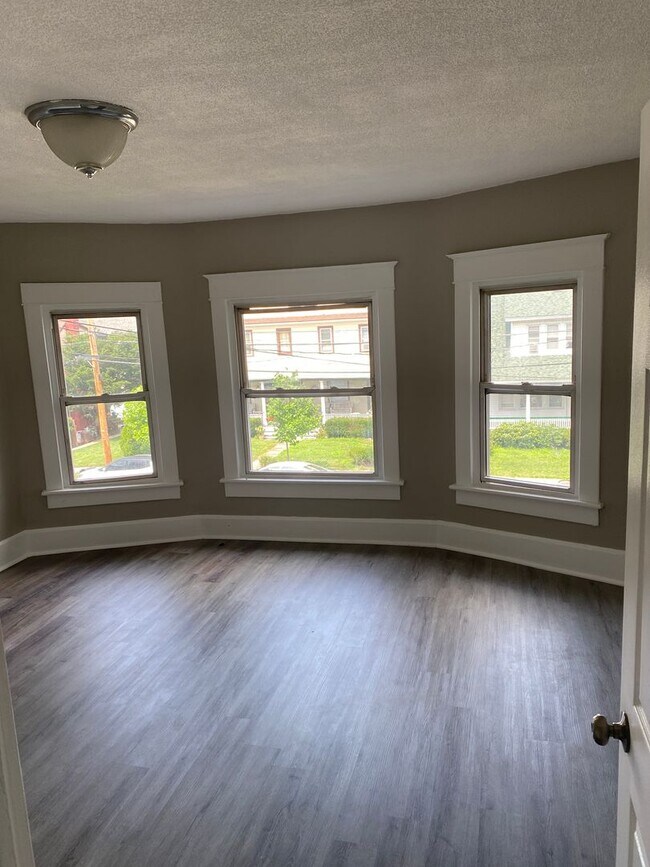 Building Photo - 2014-2016 Capouse Ave