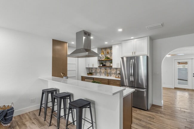 Building Photo - 3621 Searobin Dr SE