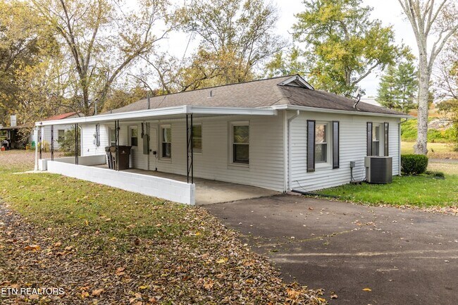 Building Photo - 6520 Jackie Ln