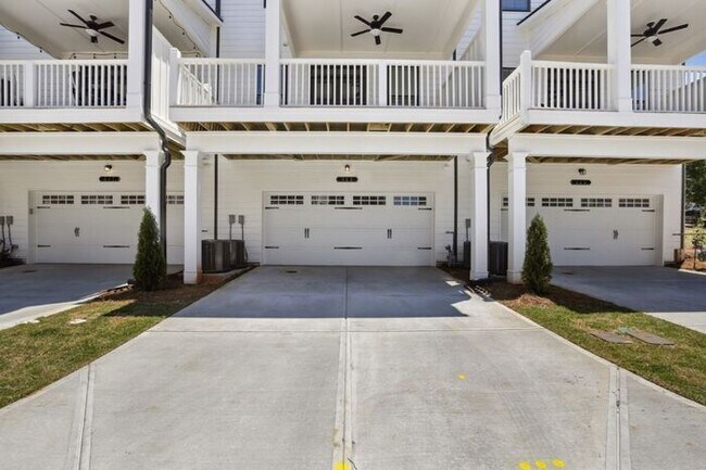 Building Photo - READY!!! 3 bedroom Townhome at South Lawn - Lawrenceville