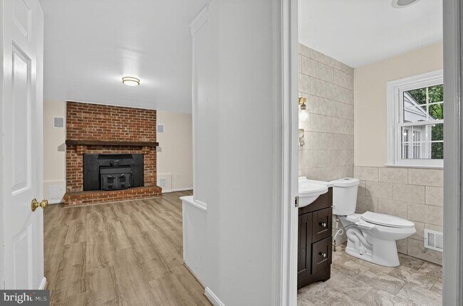 Building Photo - 6401 Wolf Run Hunt Ct