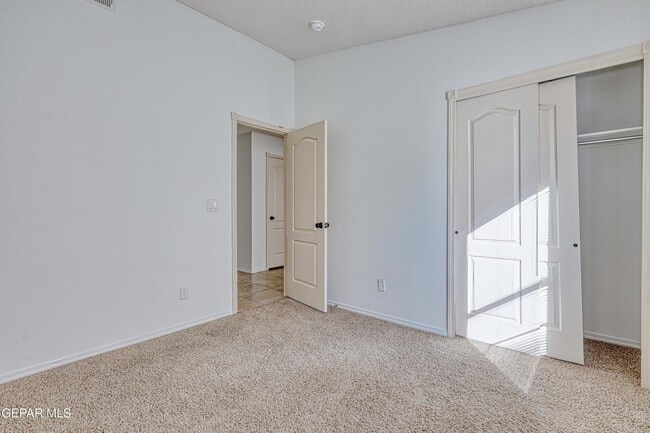 Building Photo - 14325 Woods Point Ave