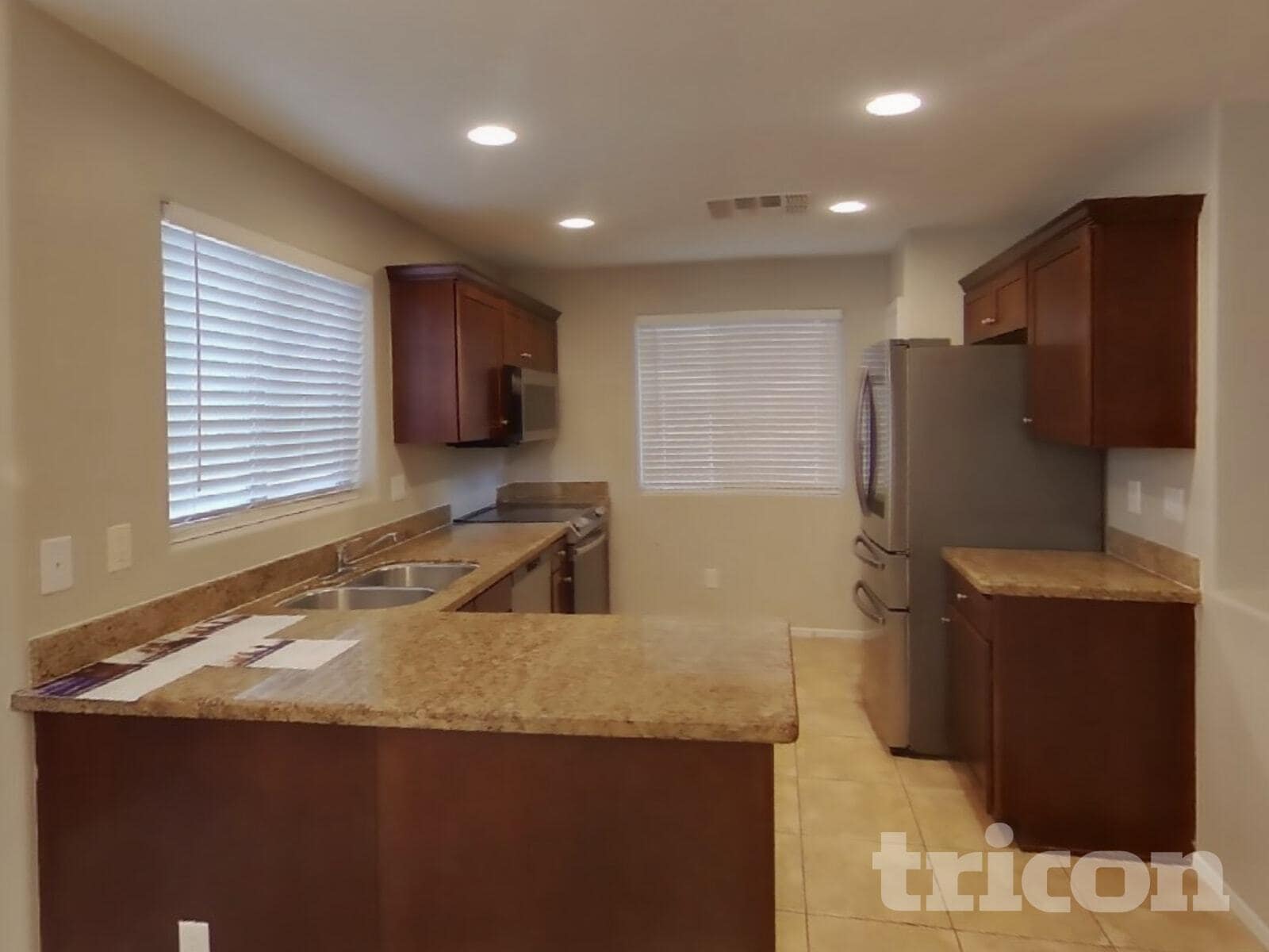 Building Photo - 25760 W Valley View Dr