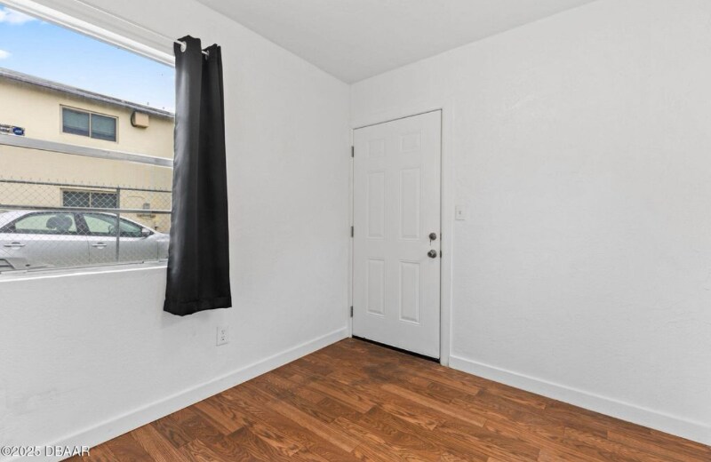 Building Photo - 436 N Oleander Ave