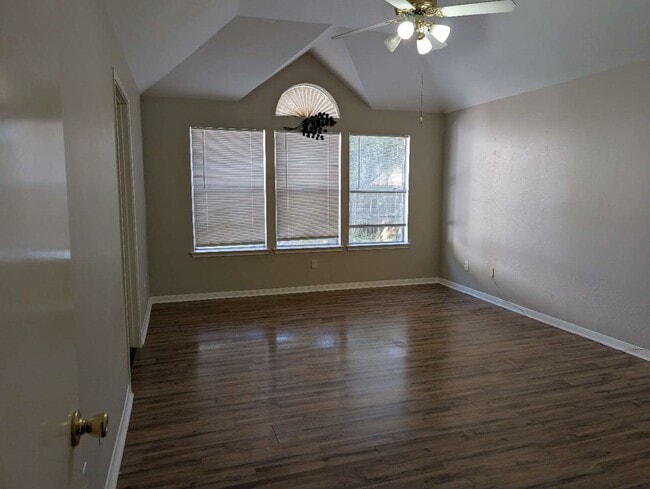 Building Photo - 3123 Bay Creek Dr