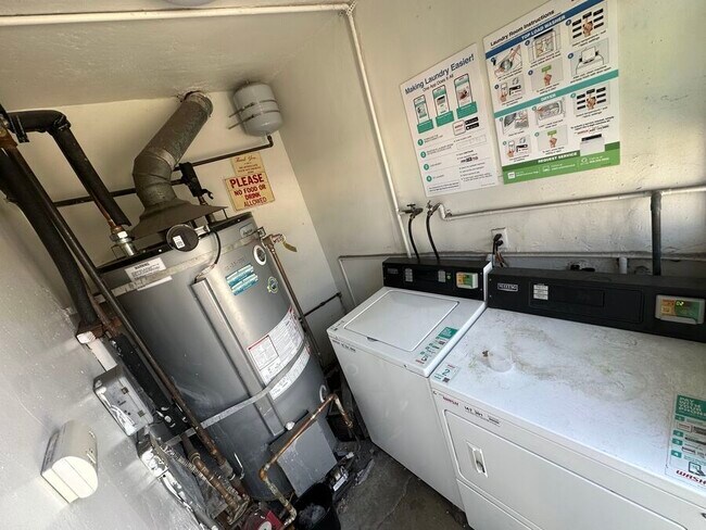 Building Photo - 2027 Ridgeley Dr