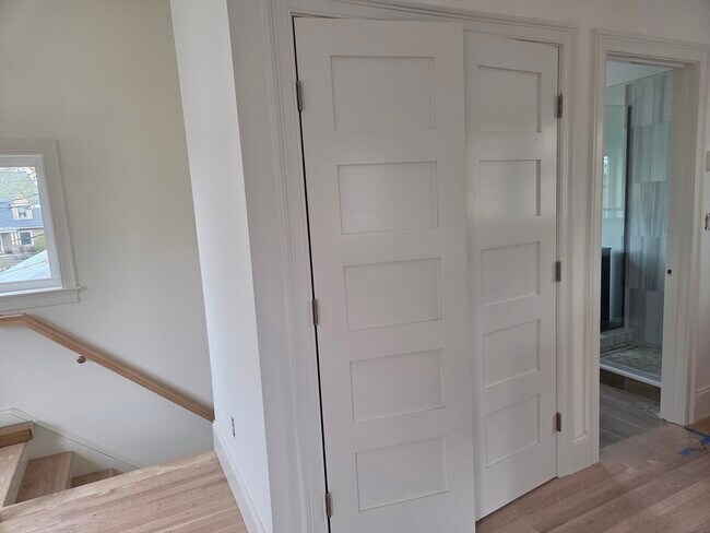 Building Photo - 6 Lowell Ave