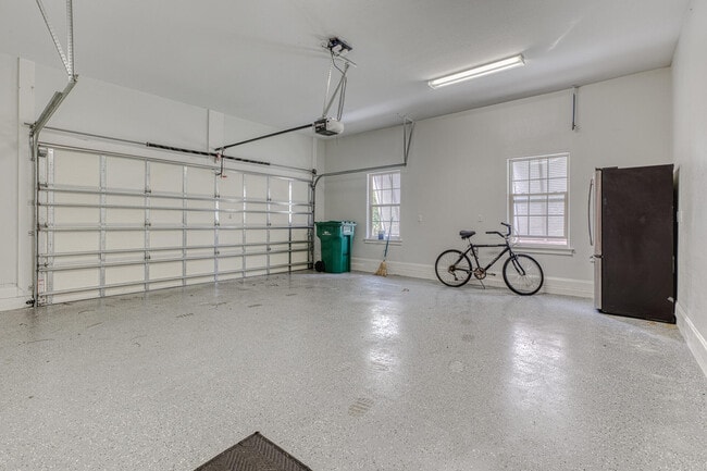 Building Photo - 160 Grand Flora Way