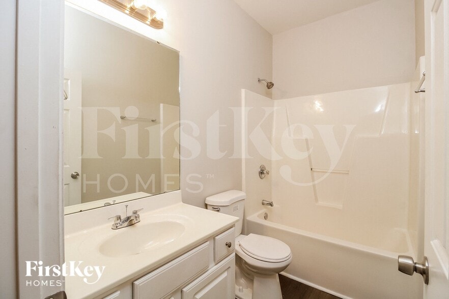 Building Photo - 708 Hawthorn Ridge Dr