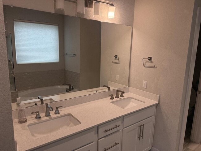 Building Photo - 8615 McKamy Dr