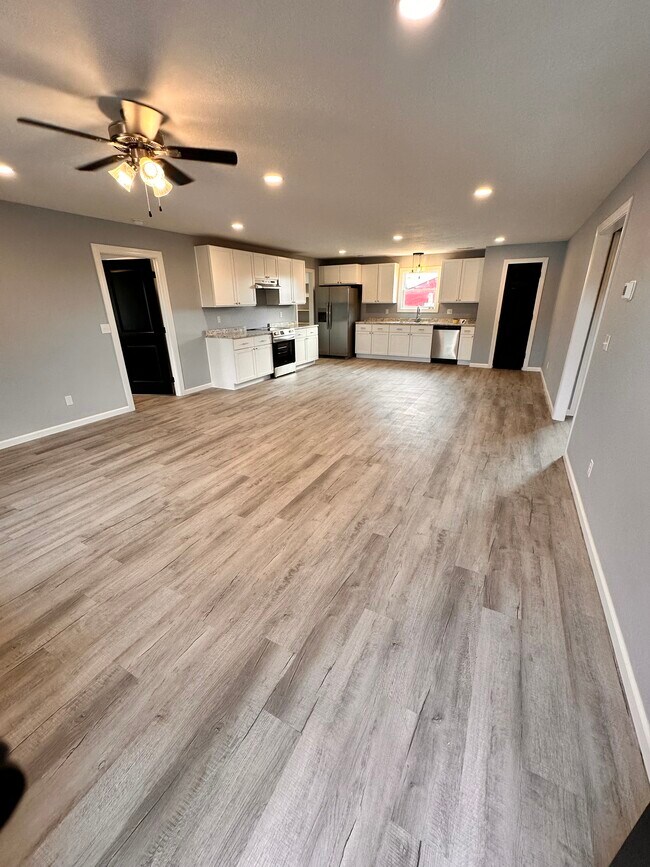 Building Photo - Brooks Street Quadplex - Fyffe