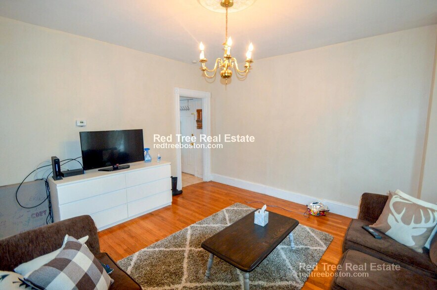 Building Photo - 201 Hillside St