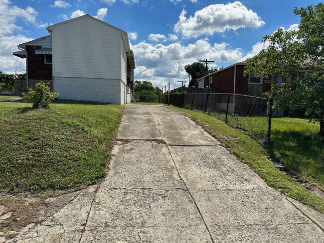 Building Photo - 2 Bedrooms 1 bath home for RENT