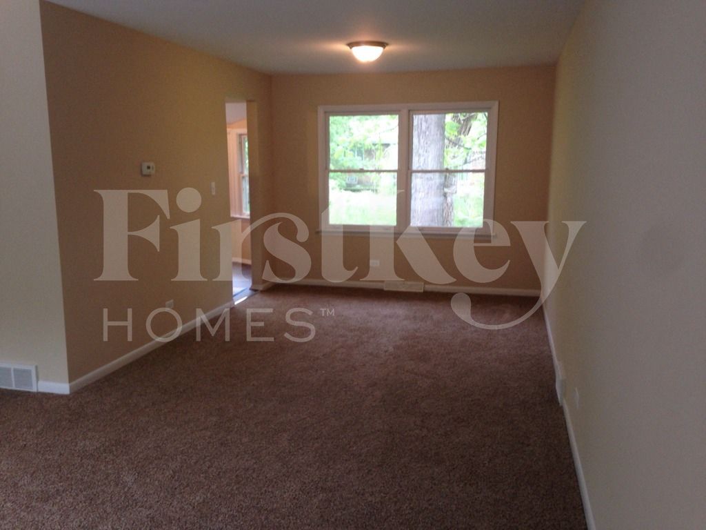 Building Photo - 817 Rose Ln