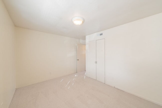 Building Photo - Updated Two Bedroom and One and Half Bathrooms apartment upstairs in the Cultural District!