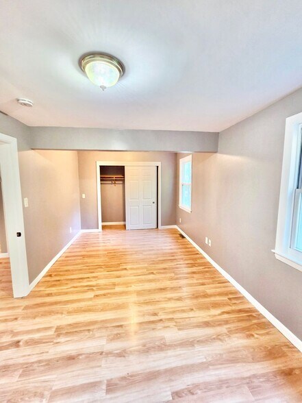Building Photo - 204 S Pierce Rd