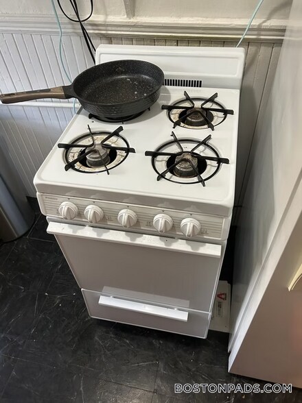 Building Photo - 211 Park Dr