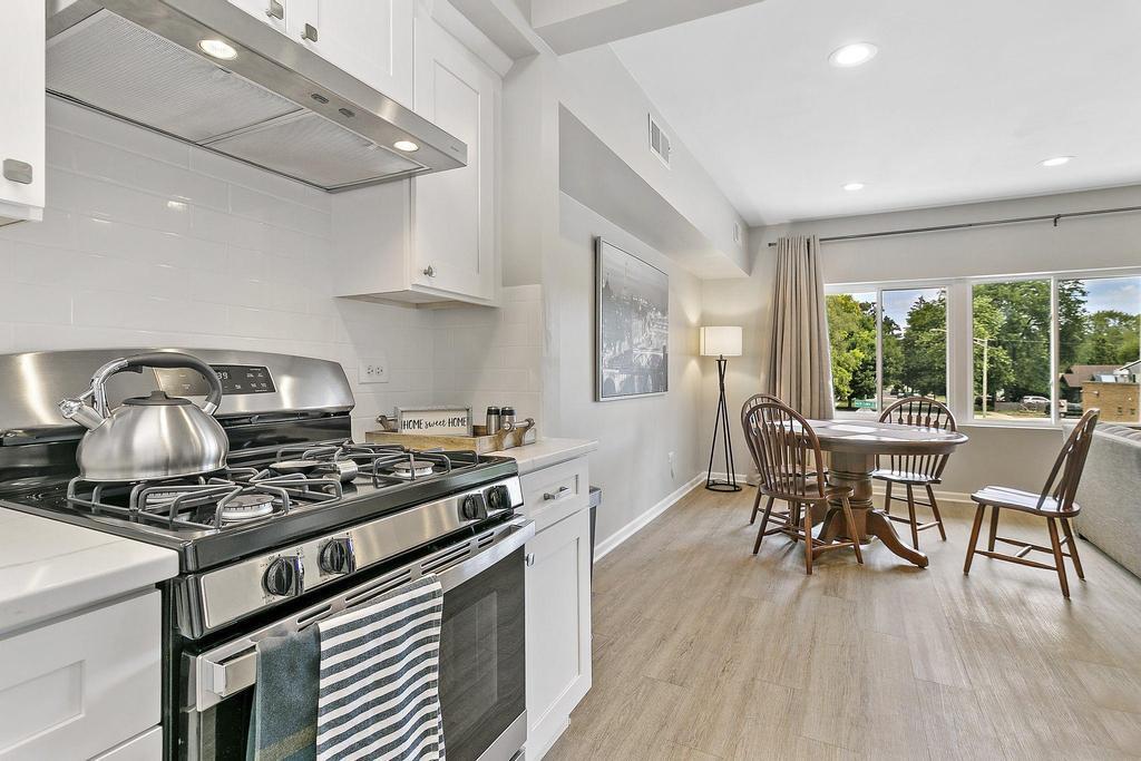 Building Photo - 931 W Glen Flora Ave