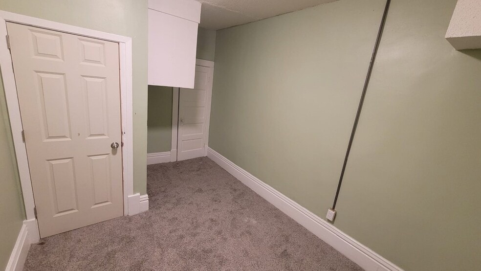 Building Photo - 126 W William St