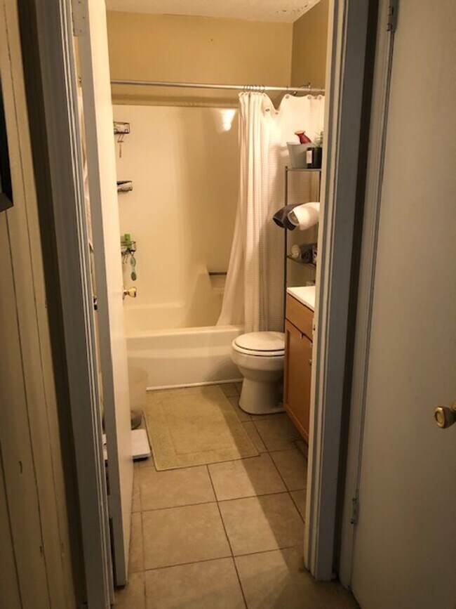 Primary Photo - 2 Bedroom 1 Bathroom Duplex in Winterville!