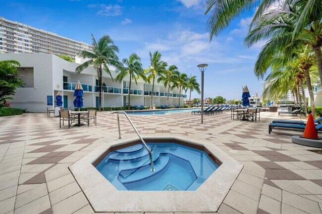 Building Photo - 1945 S Ocean Dr