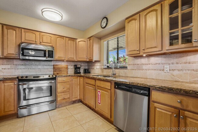 Building Photo - 4850 NE 25th Ave
