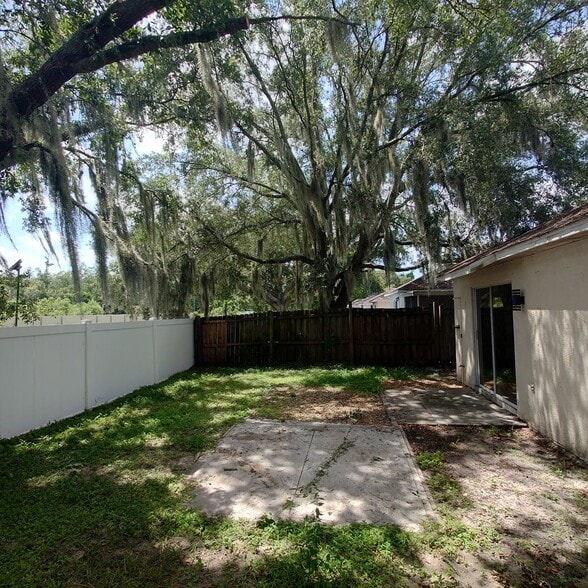 Building Photo - 403 Abigail Rd