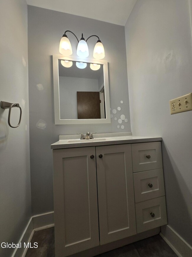 Building Photo - 93 Ridgewood Terrace