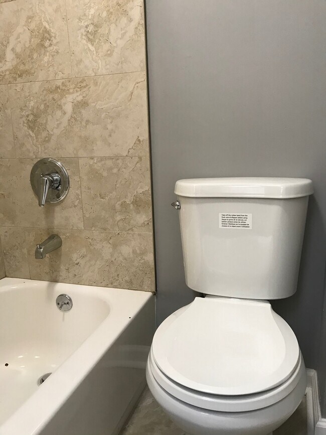 Building Photo - 353 Poplar St