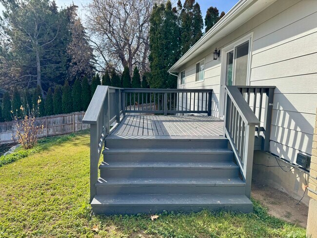 Building Photo - 2474 S Fairway Dr