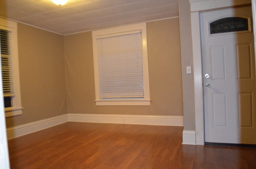 Living Room 2 - 511 E Indiana Ave