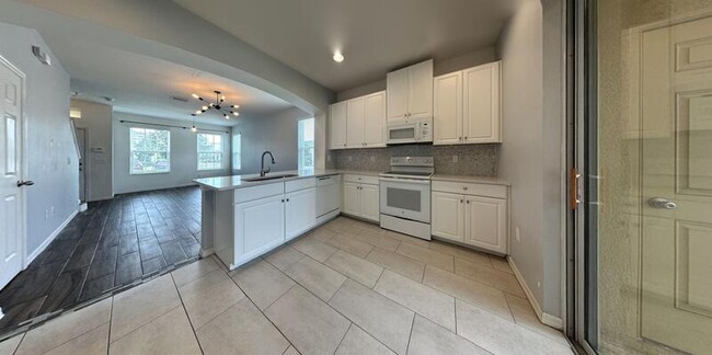 Building Photo - 7031 White Treetop Pl