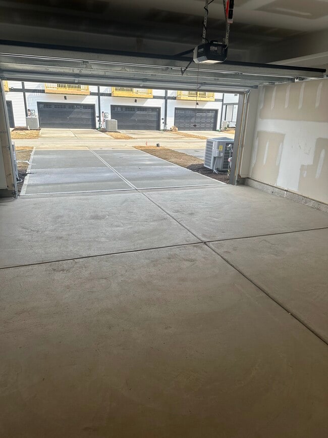 Building Photo - 405 Diversity Wy